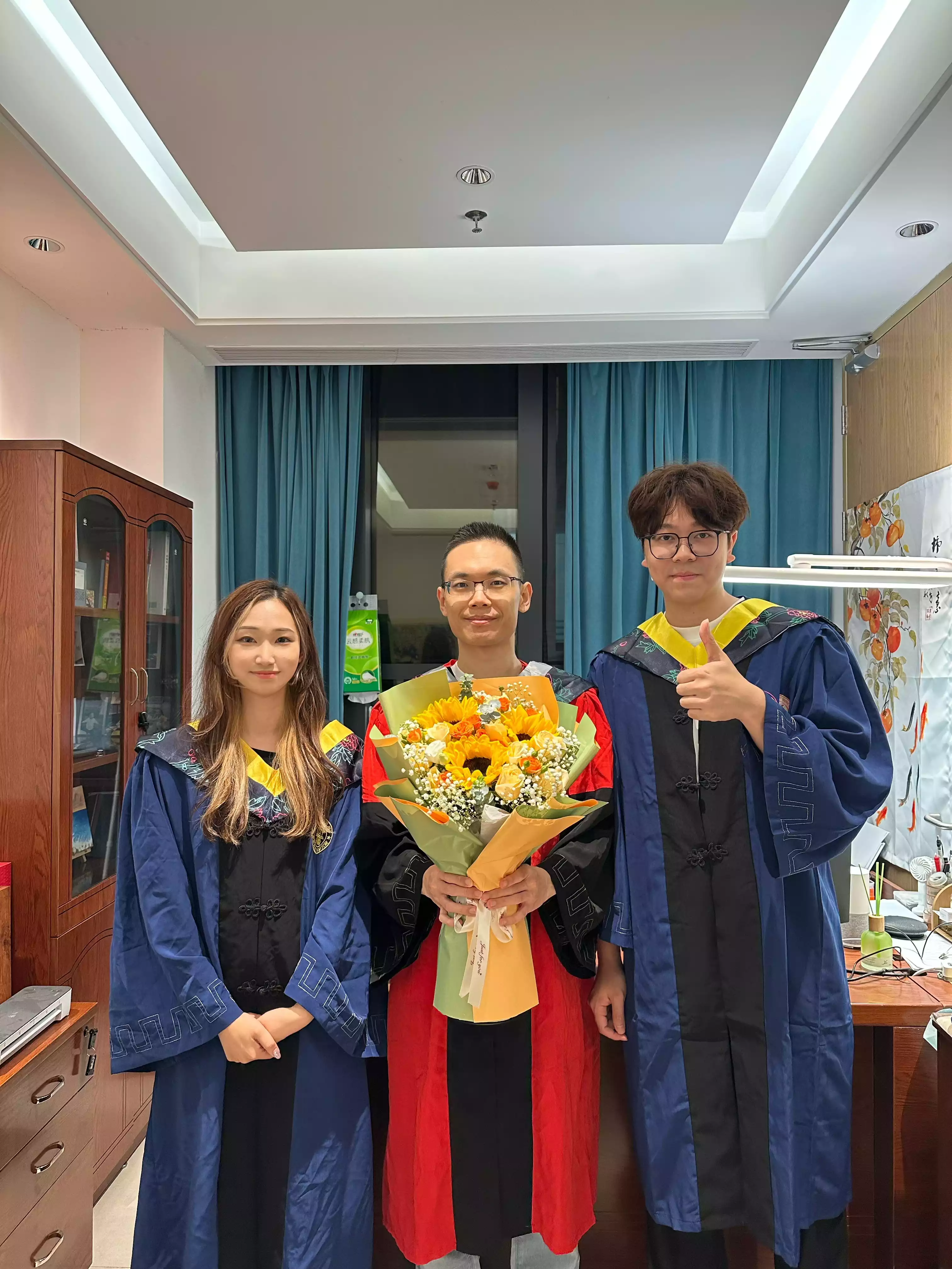 Chen Laboratory group photo 02 additional